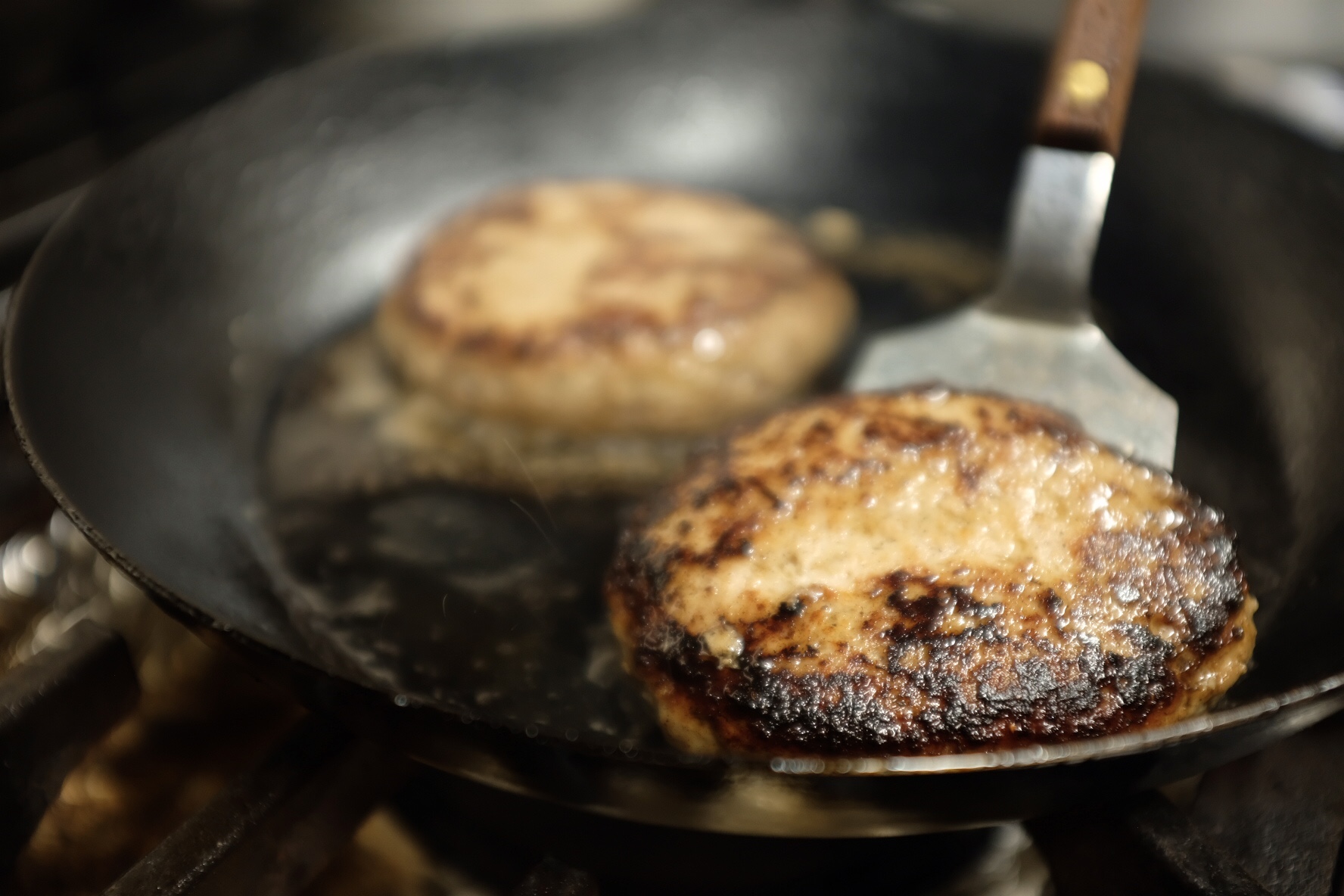 ハンバーグ焼き中