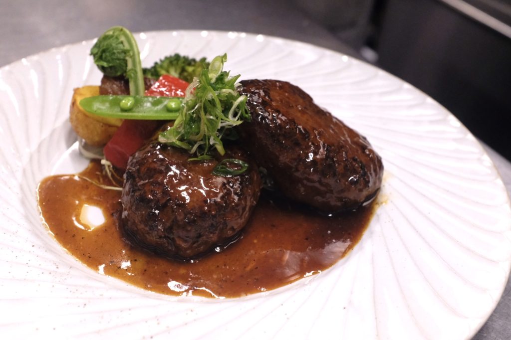 黒毛和牛と瀬戸もち豚のハンバーグ