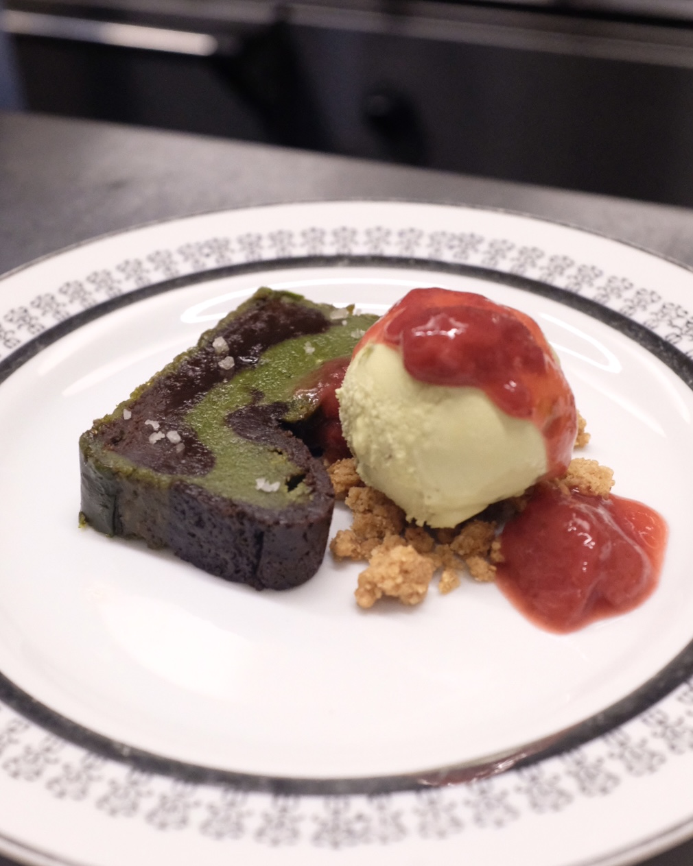 “2色のチョコレートテリーヌ〜クーベルチュールと今川玉香園茶舗の抹茶〜”